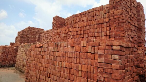 How Does Red Brick Quality Impact Walls and Foundation